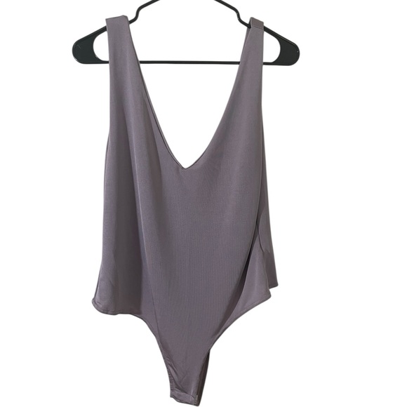 Misguided Lavender‎ Sleeveless V-Neck Silk Bodysuit Size 14 NEW - Picture 1 of 6